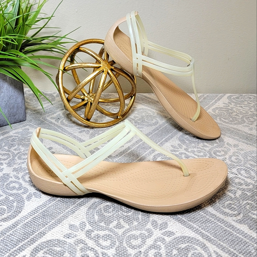 Crocs | 6 Isabella tan and cream thong T-strap Sandals